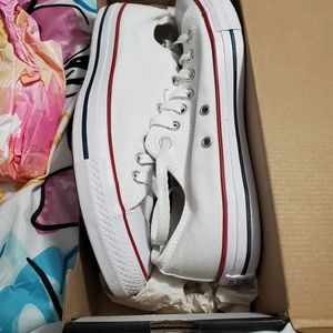 Converse Chucks LOW WHITE... size 9 men